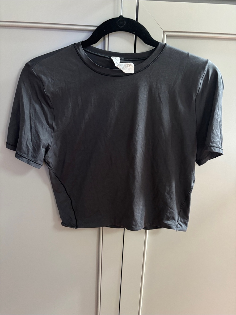 Lululemon Womanโs Cropped Crewneck Top in Charcoal Gray Lg
